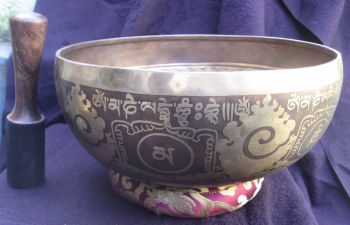 11 inch Master Quality long Vibrating Sound D Note Tibetan Singing Bowl, Nepal