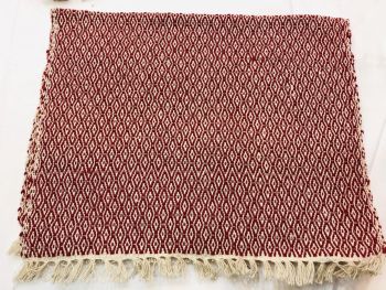 100% Pure Cotton Linen Dining Mats with Patterned Design 17" x 12" (Red & White)
