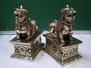 Singha with Stand 8" height in Set of 2