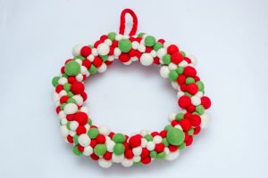 100% Pure Wool Soft Attractive Eco-Friendly Multi-Color Felt Ball Christmas Wreath Door Hanging