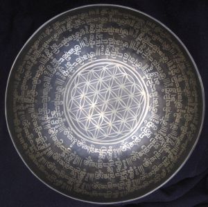 9.5 inch Master Quality long Vibrating Sound B Note Tibetan Singing Bowl, Nepal