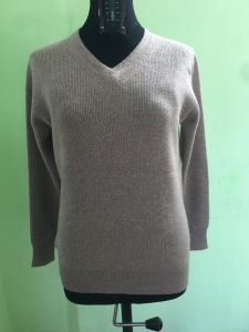 Pure  cashmere  ladies  v  neck   sweater   Hand  made in  nepal 